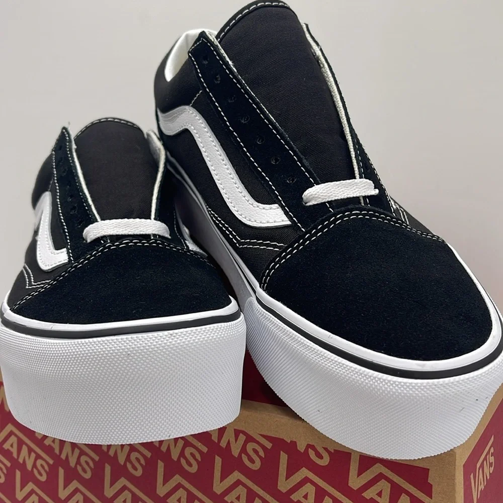 Vans Men’s Old Skool Stackform
Suede/Canvas Black/True W
VN0A7Q5M6BT
Platforms - Picture 6 of 16